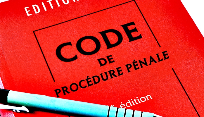 Détention provisoire : le juge doit reporter le débat contradictoire lorsqu’un renvoi reste possible